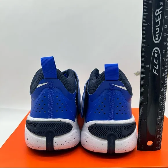 Nike Team Hustle D 11 kids basketball sneakers in hyper royal blue size 6Y NEW