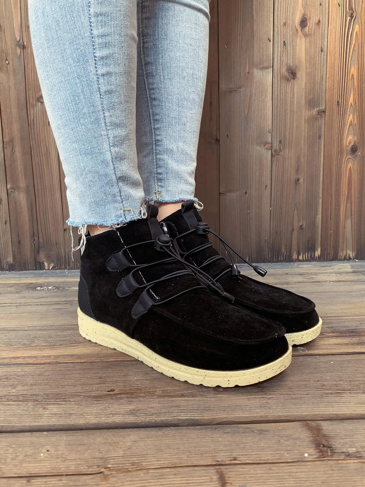 Nirvana Black Bungee Lace-Up Casual Sneaker