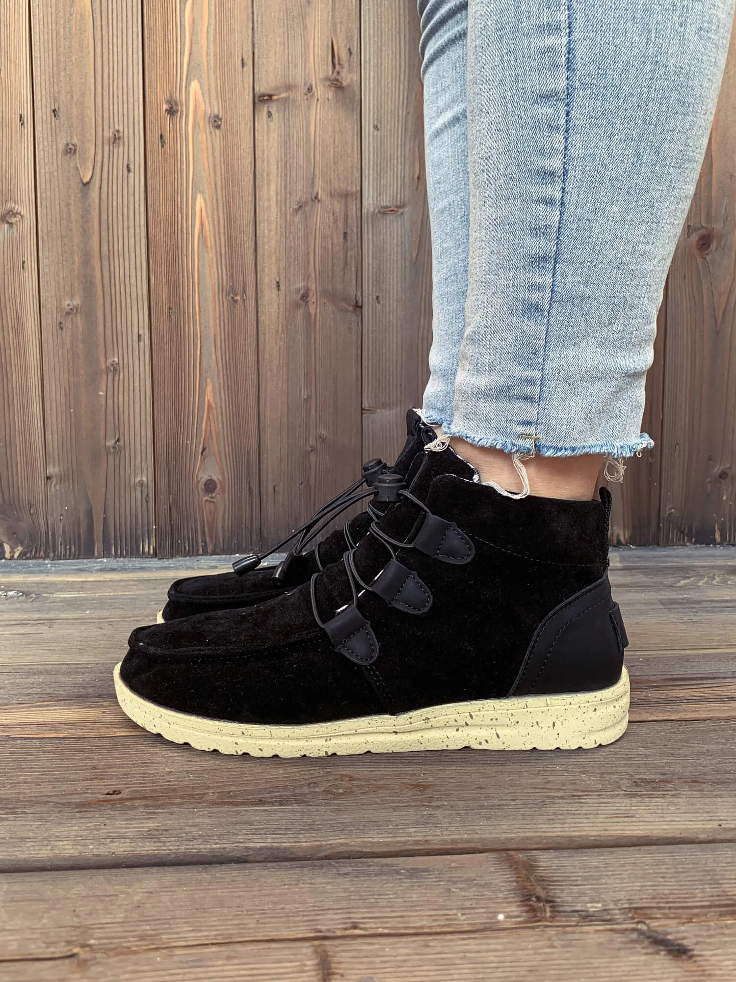 Nirvana Black Bungee Lace-Up Casual Sneaker