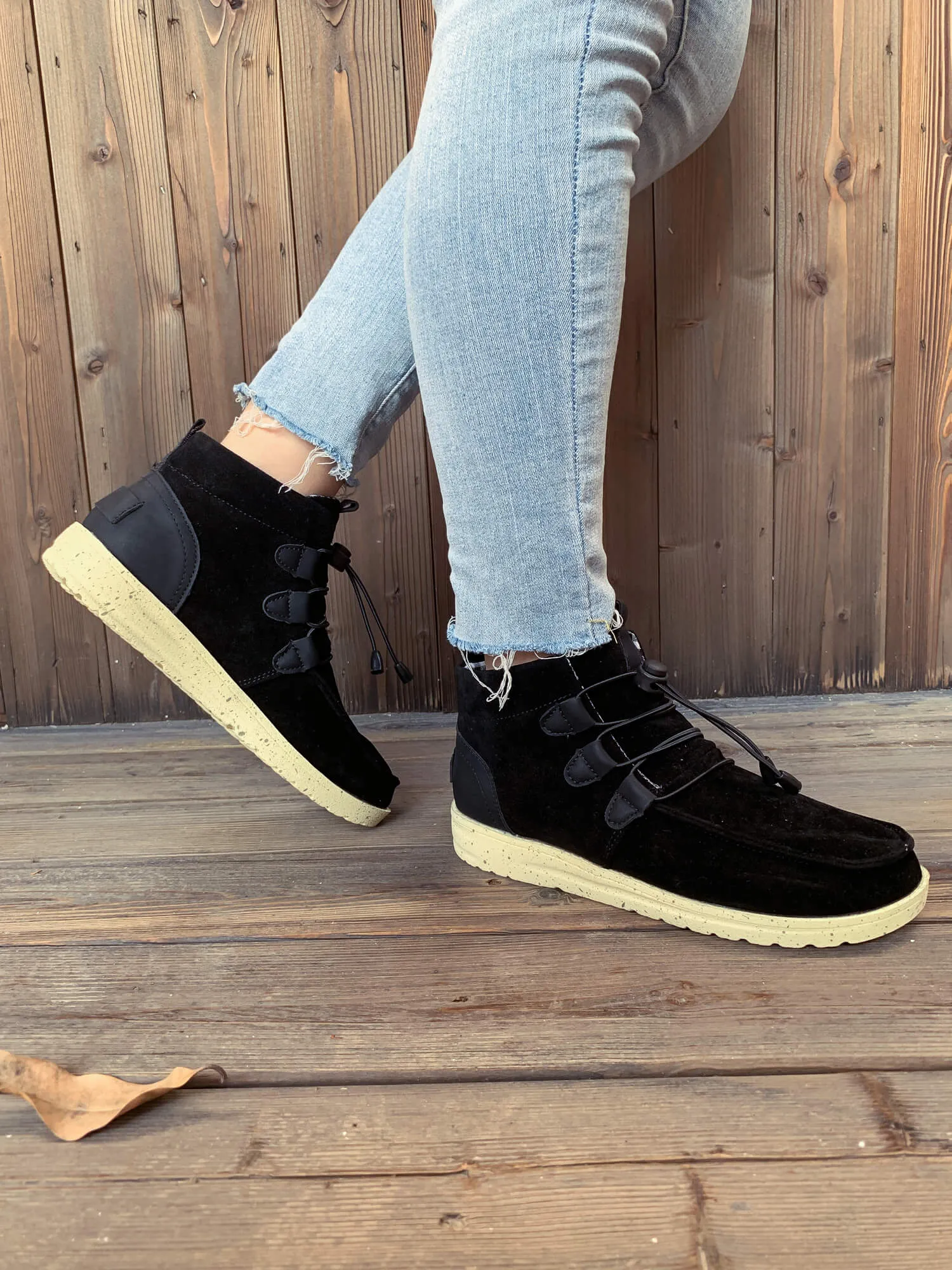 Nirvana Black Bungee Lace-Up Casual Sneaker