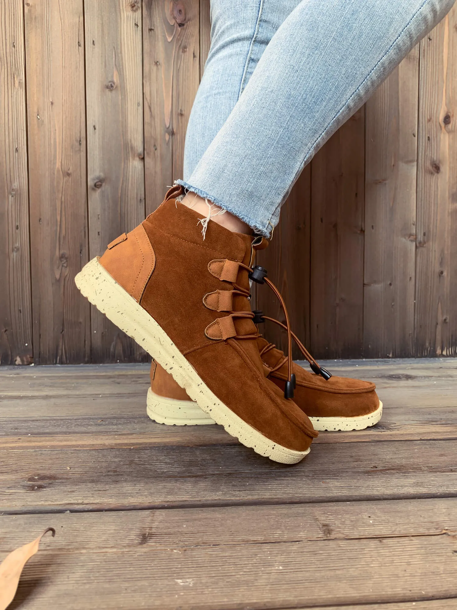 Nirvana Chestnut Bungee Lace-Up Sneaker