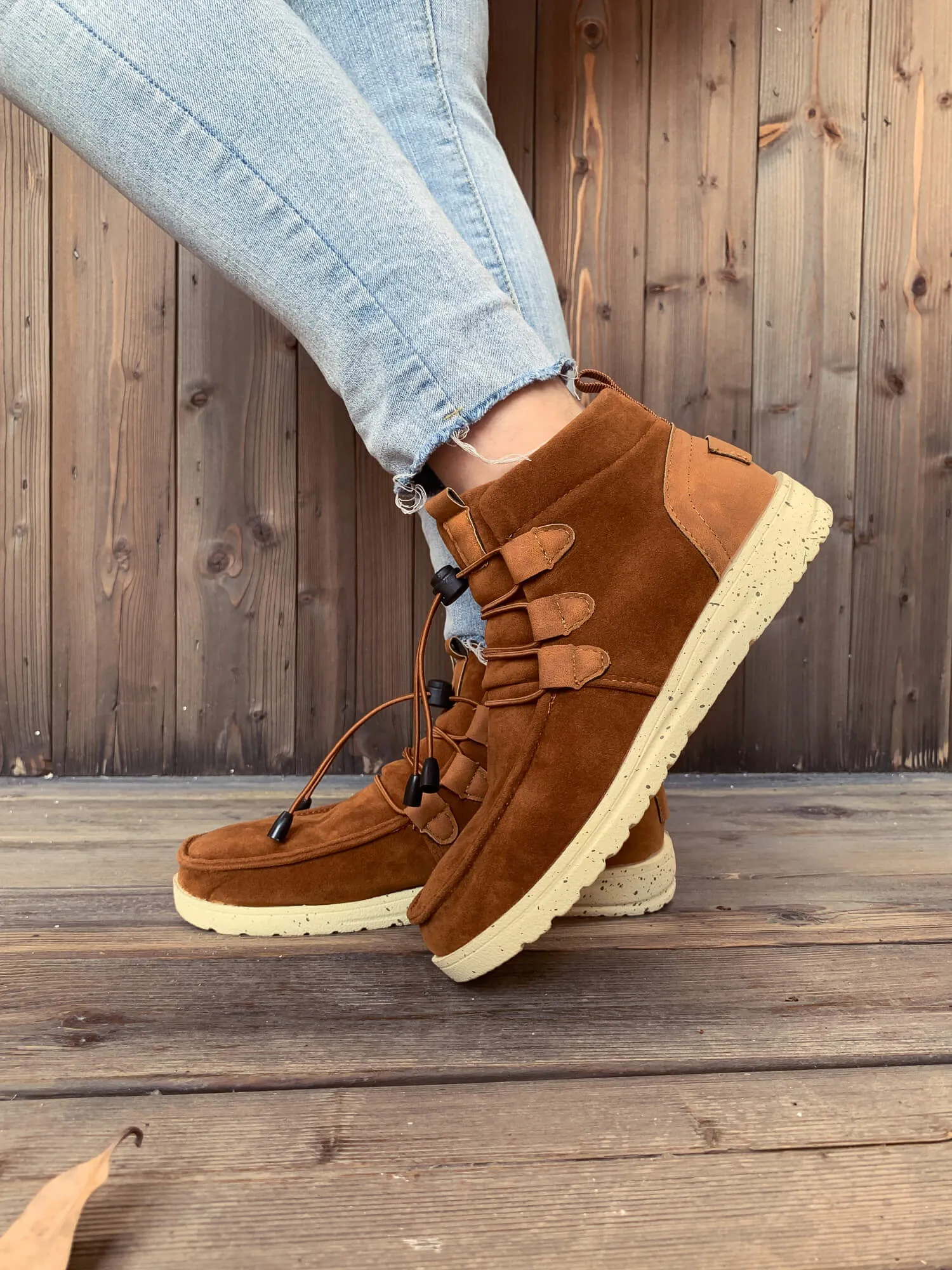 Nirvana Chestnut Bungee Lace-Up Sneaker