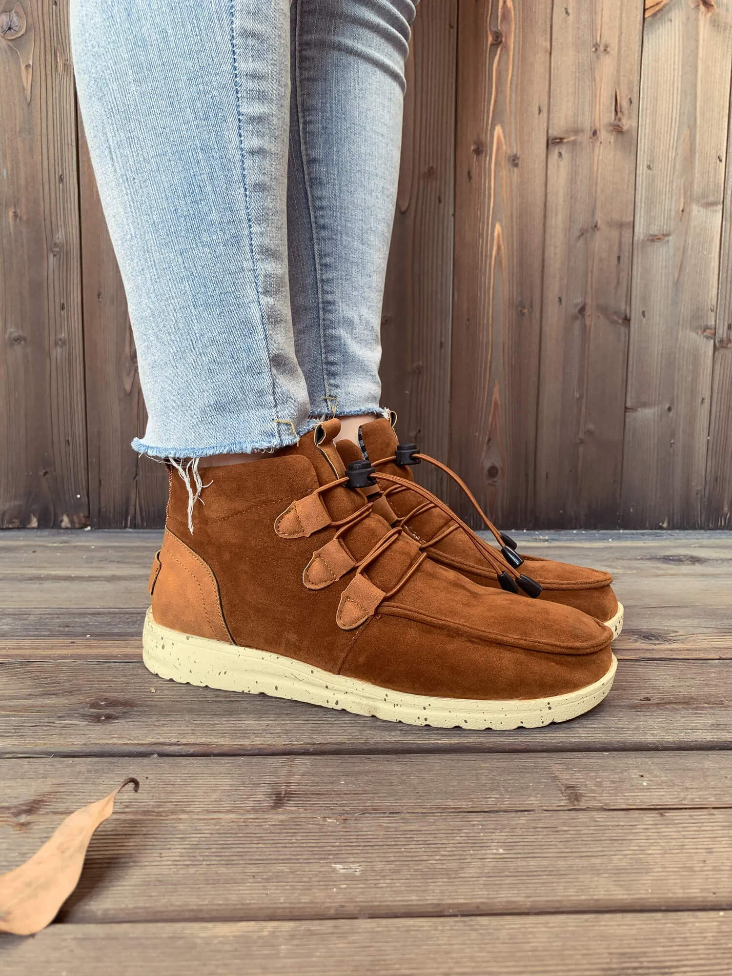 Nirvana Chestnut Bungee Lace-Up Sneaker