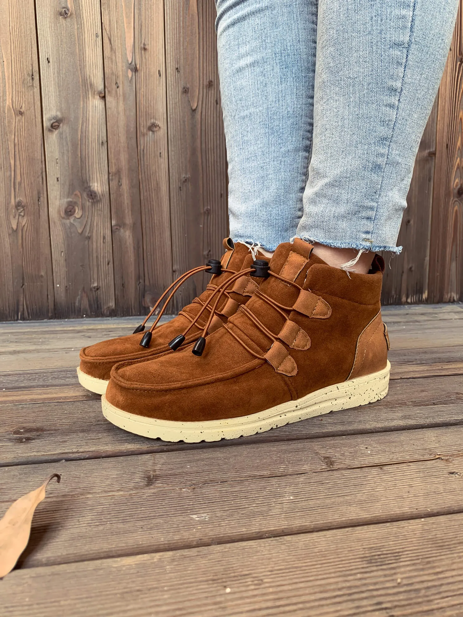 Nirvana Chestnut Bungee Lace-Up Sneaker