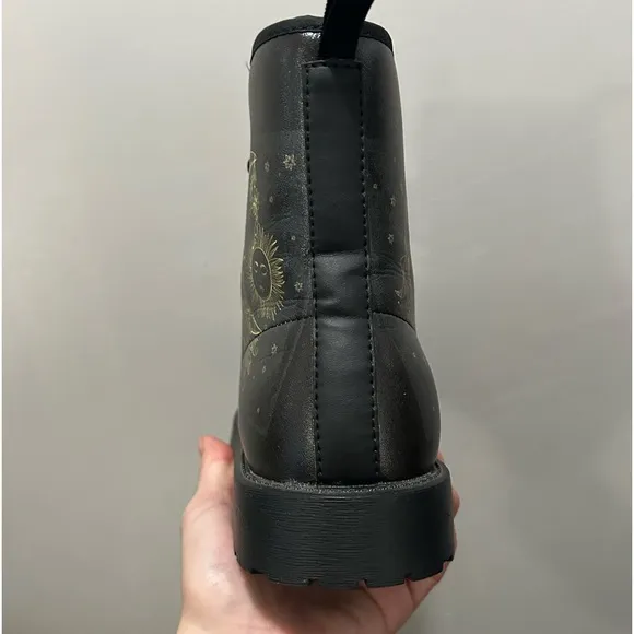 NWOB Manifestie Sacred Geometry Sun &amp; Moon Memory Foam Boots Size 8.5