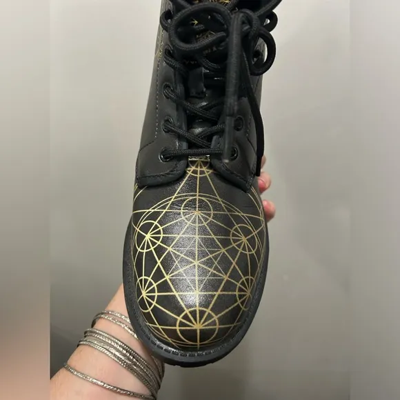 NWOB Manifestie Sacred Geometry Sun &amp; Moon Memory Foam Boots Size 8.5