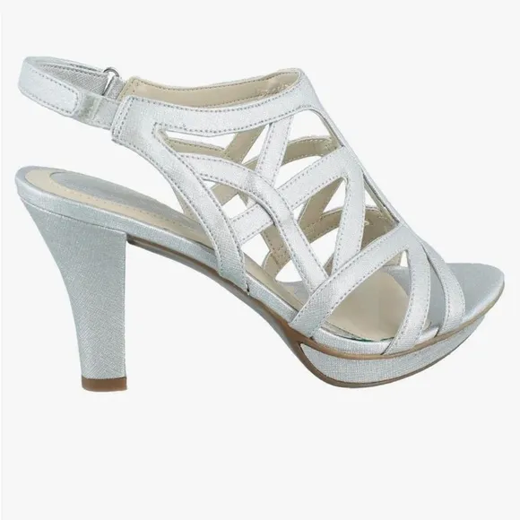 NWT Silver Danya Naturlizer. Size 7.5