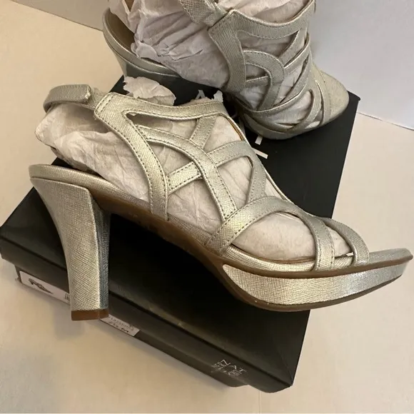 NWT Silver Danya Naturlizer. Size 7.5