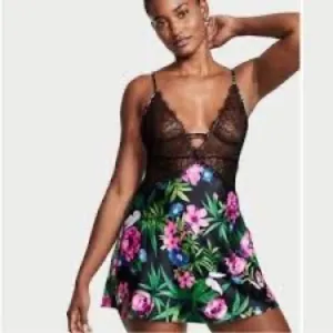 NWT Victoria’s Secret Plunge Black Lace Slip. Floral print  halter Womens M