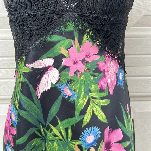 NWT Victoria’s Secret Plunge Black Lace Slip. Floral print  halter Womens M