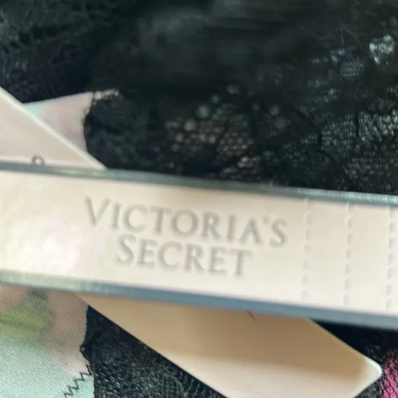 NWT Victoria’s Secret Plunge Black Lace Slip. Floral print  halter Womens M