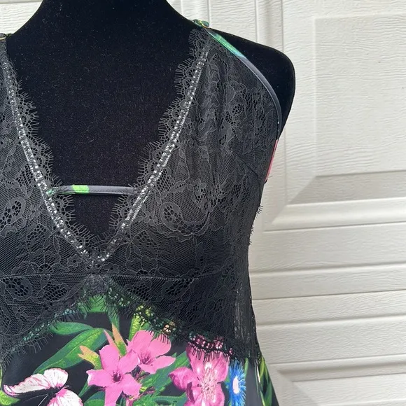 NWT Victoria’s Secret Plunge Black Lace Slip. Floral print  halter Womens M