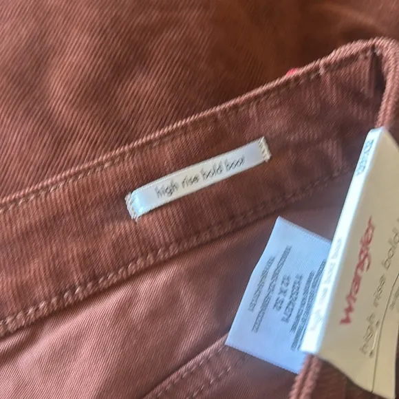 NWT WRANGLER® WOMEN'S CORDUROY HIGH RISE FIERCE FLARE JEAN