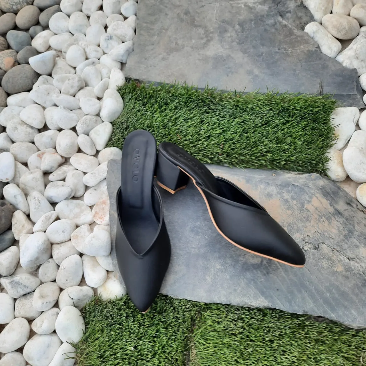 Pointy Toe Block Heels - Black
