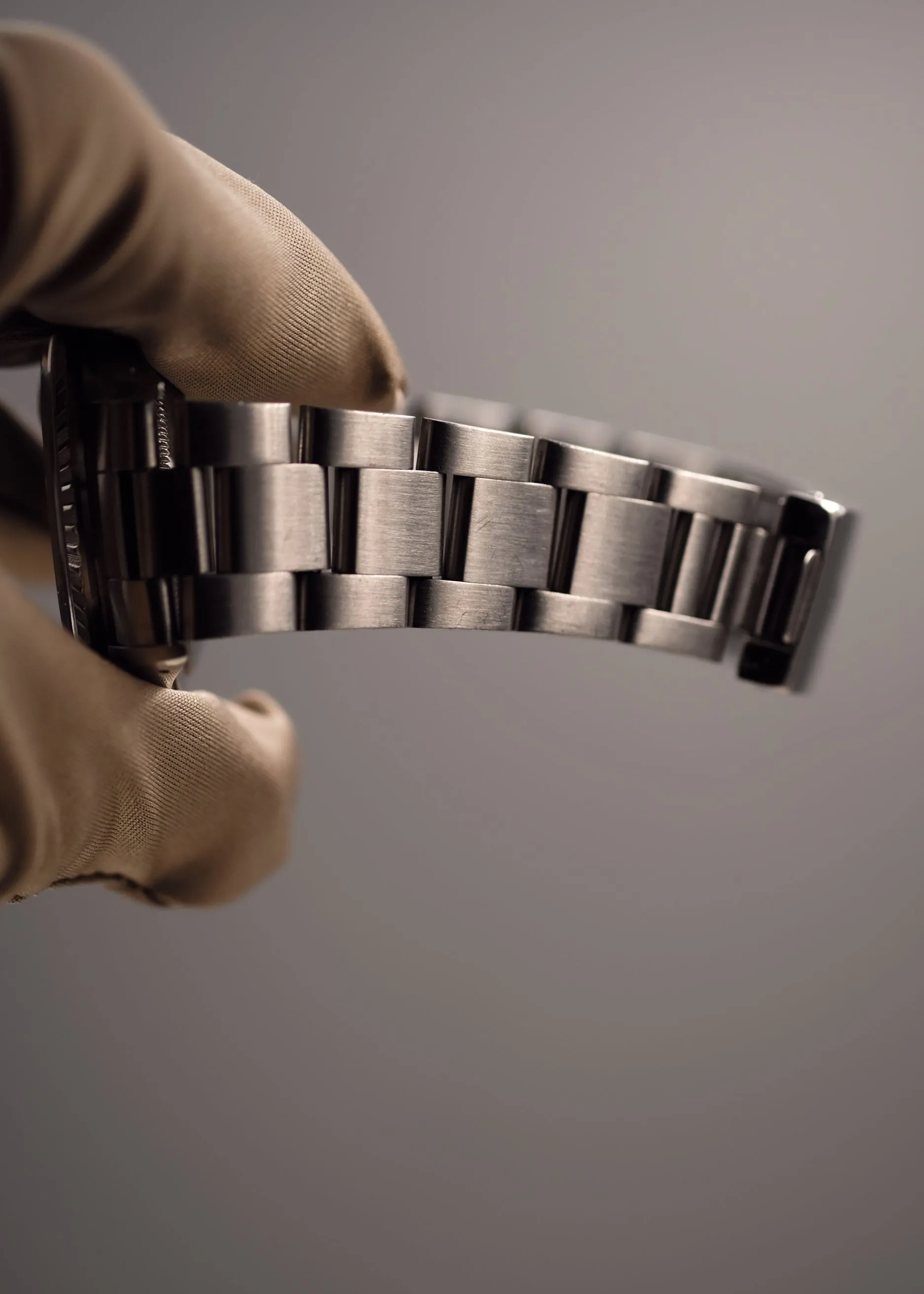 Rolex Datejust 16220 Black 'Sandy' Dial w/Papers - 1990