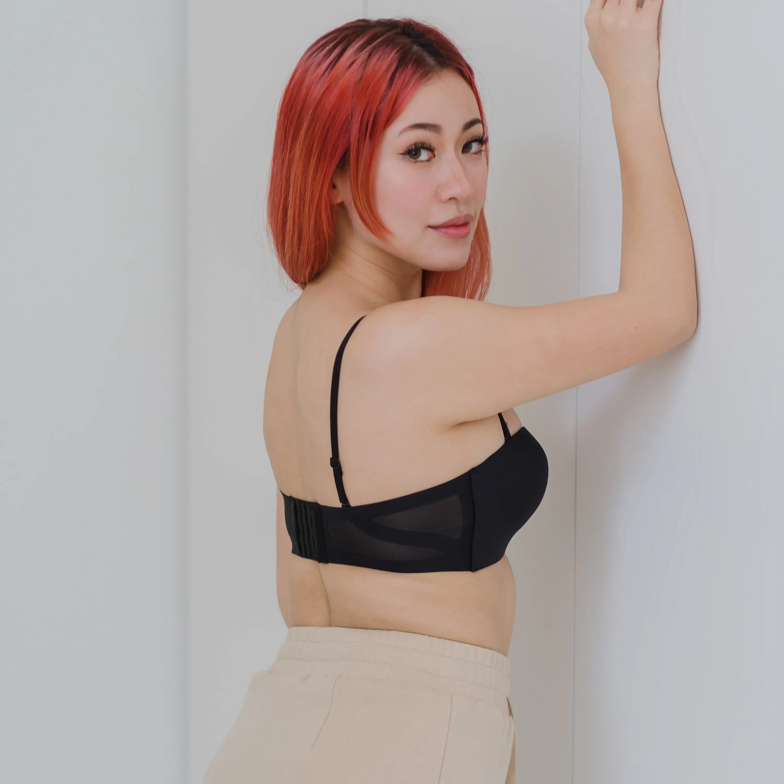 Scoop Me Up! Anti-Slip Seamless Strapless Wireless Bra in Black (Size S & XL Only)