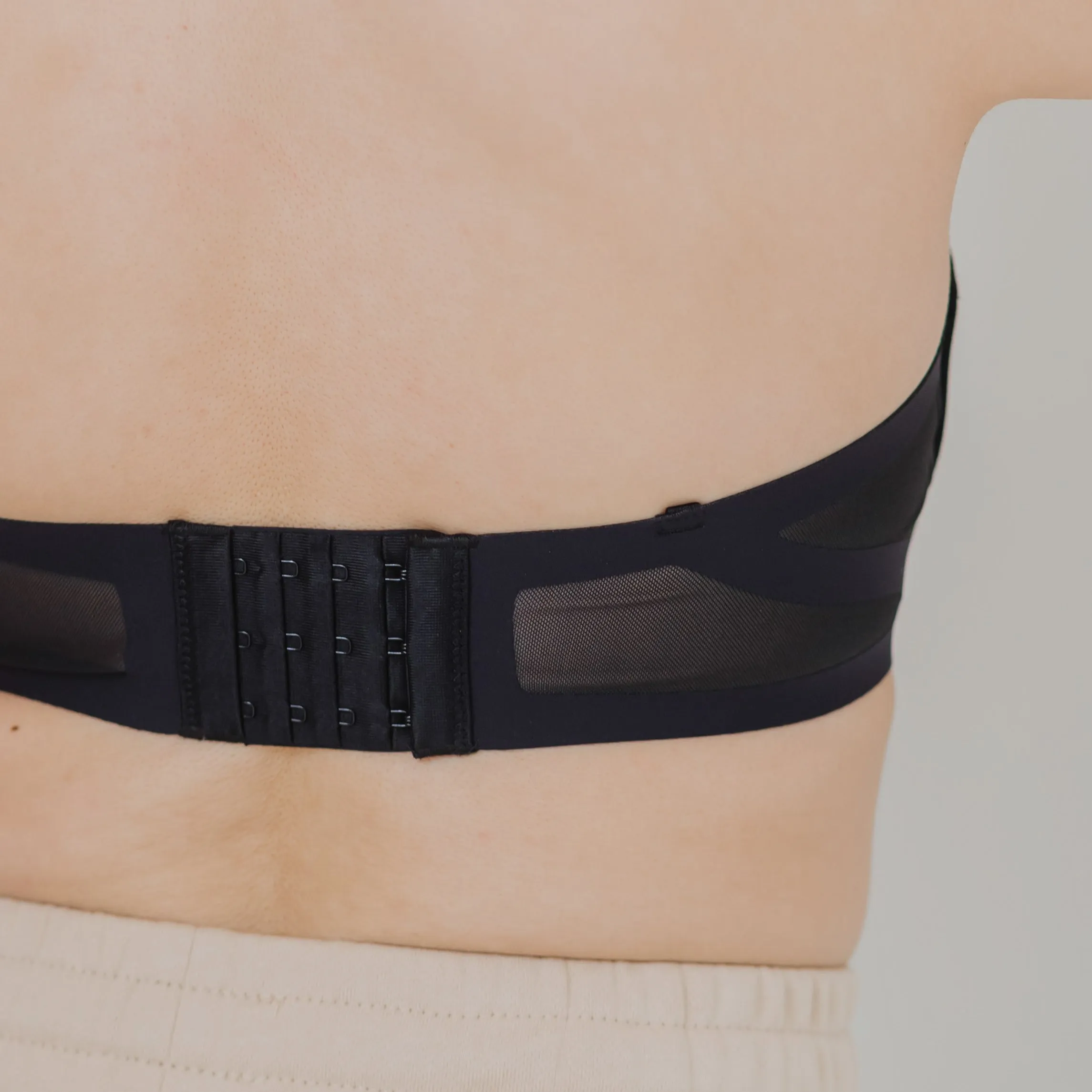 Scoop Me Up! Anti-Slip Seamless Strapless Wireless Bra in Black (Size S & XL Only)