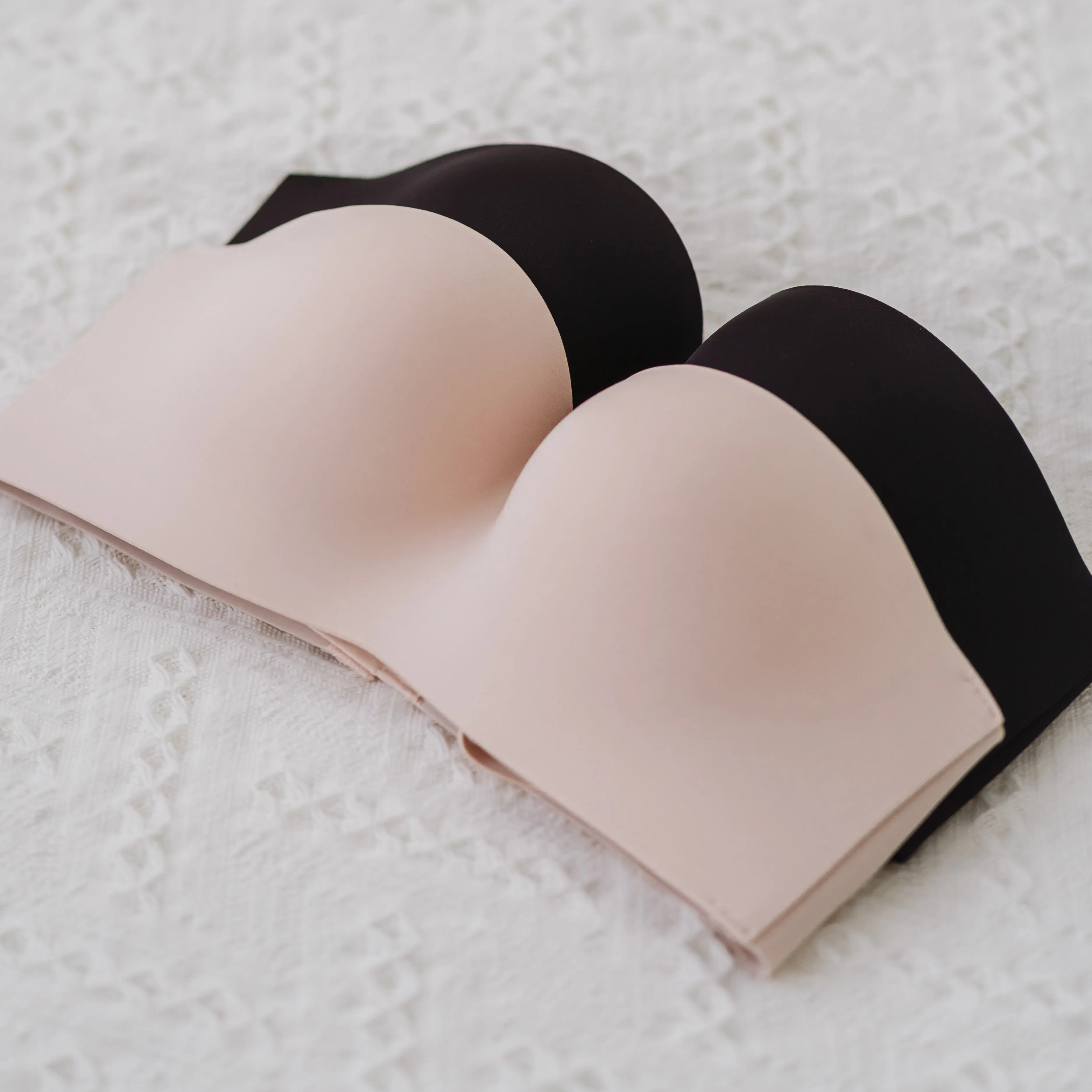 Scoop Me Up! Anti-Slip Seamless Strapless Wireless Bra in Black (Size S & XL Only)