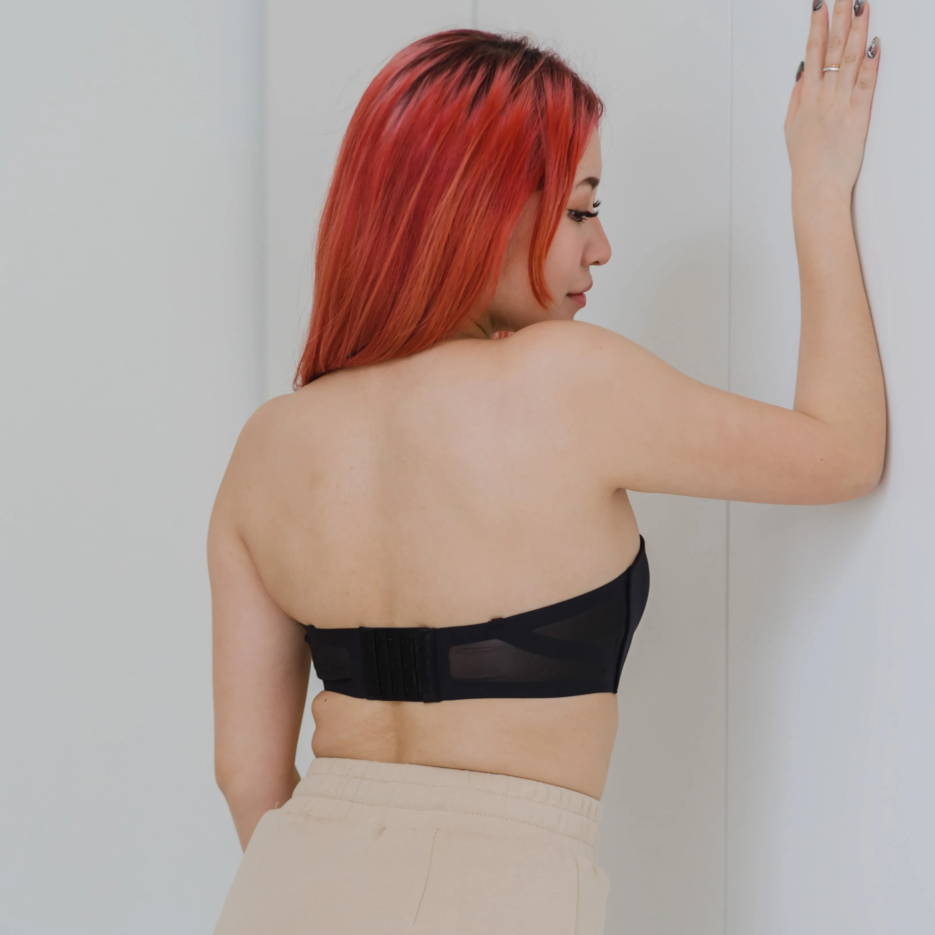 Scoop Me Up! Anti-Slip Seamless Strapless Wireless Bra in Black (Size S & XL Only)