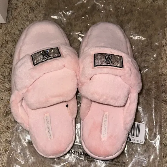 Sexy Victoria’s Secret size small sexy shiny diamond studded slippers ✨🩷