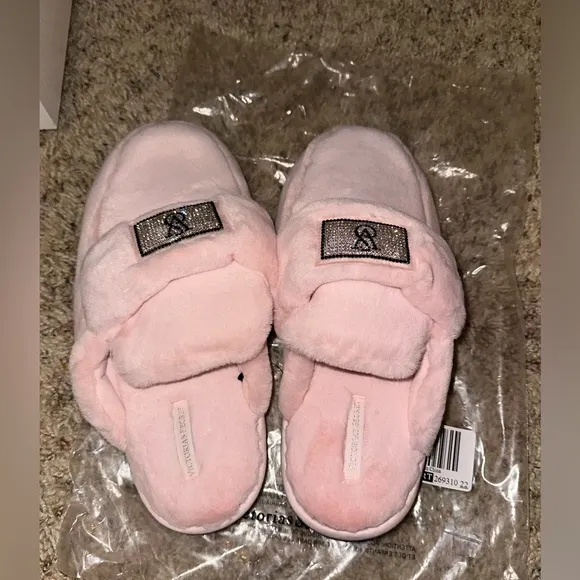 Sexy 🩷✨Victoria’s Secret size small sexy shiny diamond studded slippers