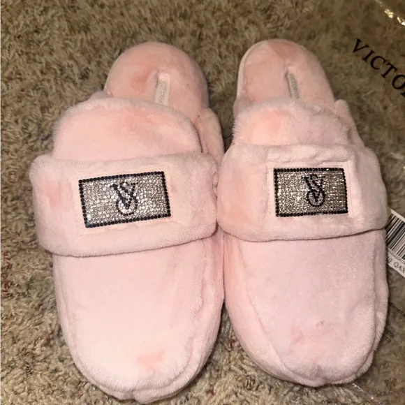 Sexy 🩷✨Victoria’s Secret size small sexy shiny diamond studded slippers