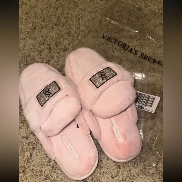 Sexy 🩷✨Victoria’s Secret size small sexy shiny diamond studded slippers