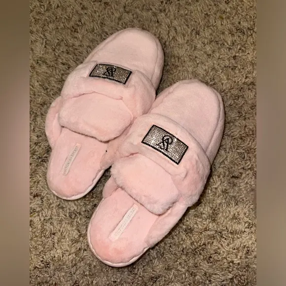 Sexy 🩷✨Victoria’s Secret size small sexy shiny diamond studded slippers