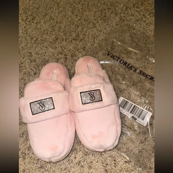 Sexy 🩷✨Victoria’s Secret size small sexy shiny diamond studded slippers