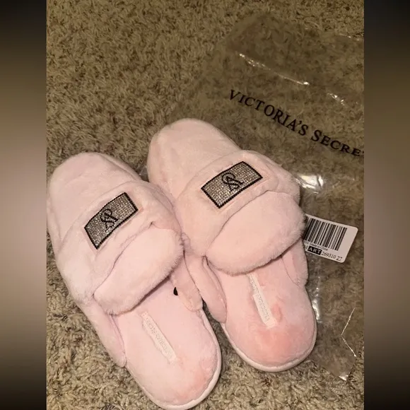 Sexy 🩷✨Victoria’s Secret size small sexy shiny diamond studded slippers