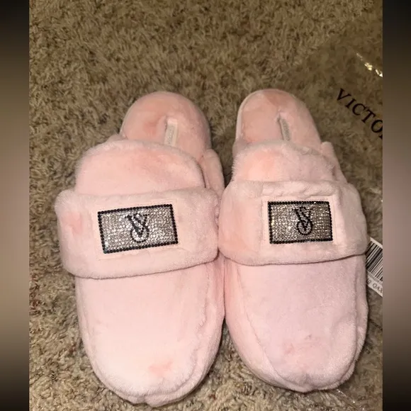 Sexy 🩷✨Victoria’s Secret size small sexy shiny diamond studded slippers