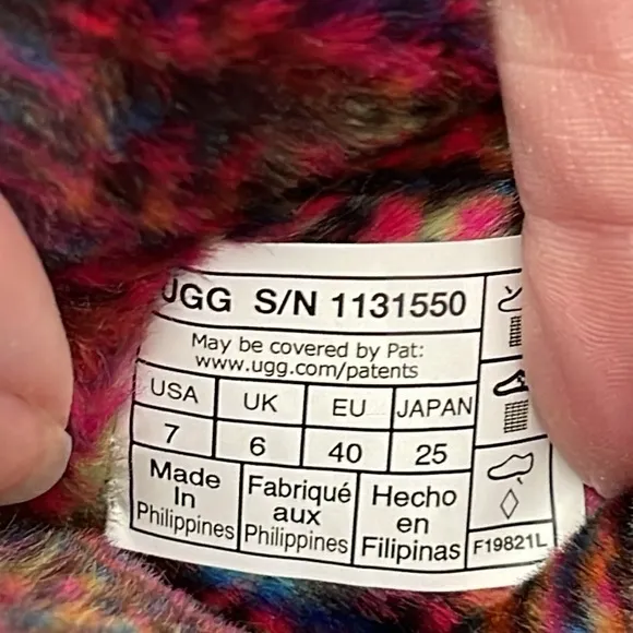 SH110 Fluff It Pixelate UGG Slipper Men’s - US Size 7 Women’s US 8.5