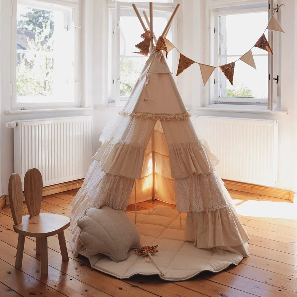 Shabby Chic Teepee With Frills And Linen Leaf Mat White - Beige & White