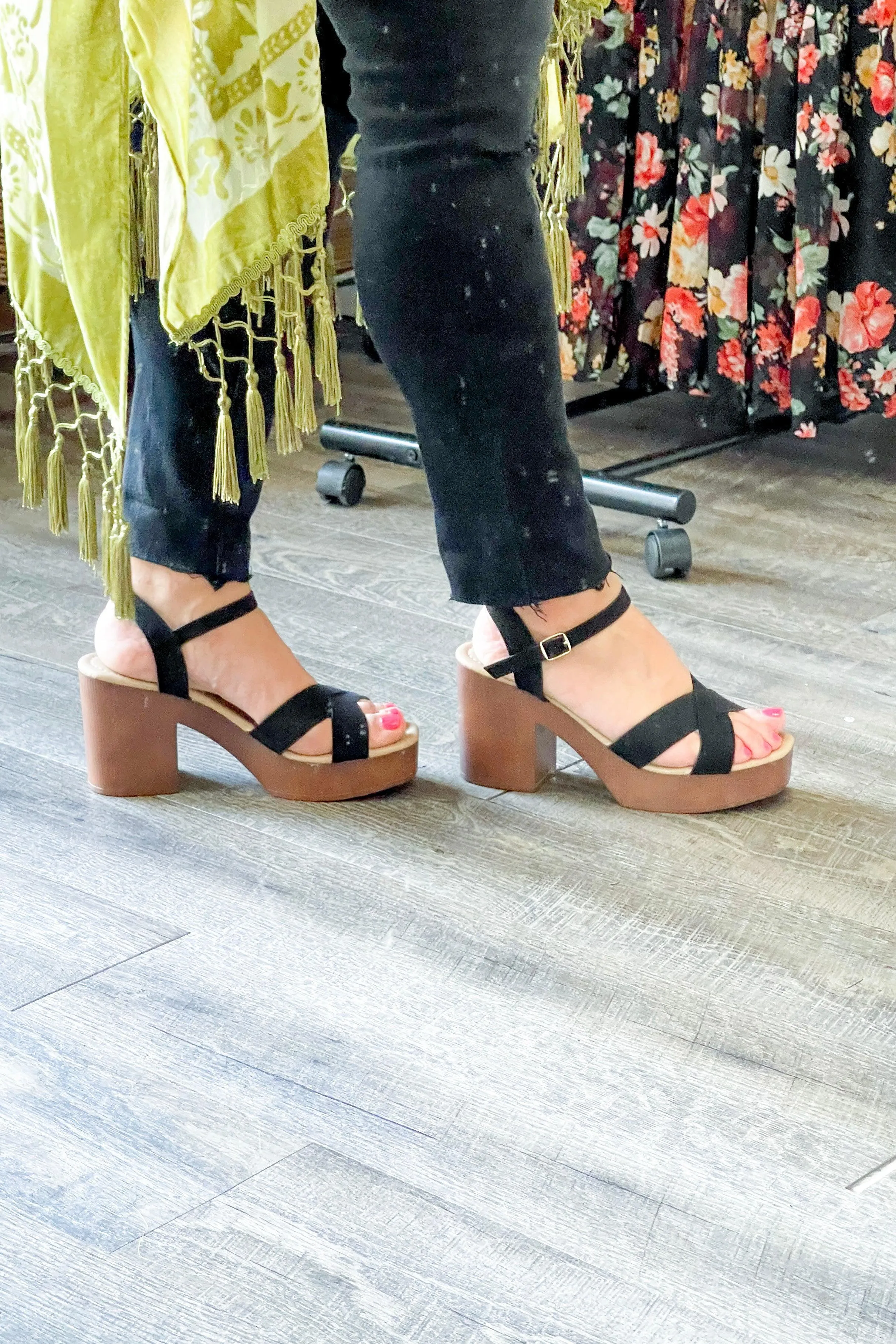 Size 6 // Black Platform Block Heel Sandal