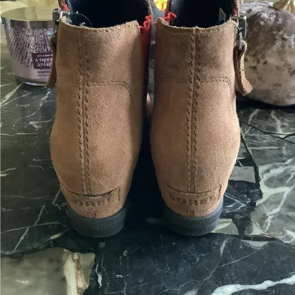 Sorel Joan of artic 11 suede wedge youth ankle boots size 1