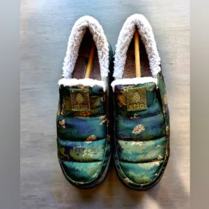 STIO Men's Colter Mountain Slippers – Pine Forest Whitebark Camo – Size 9 – NWT
