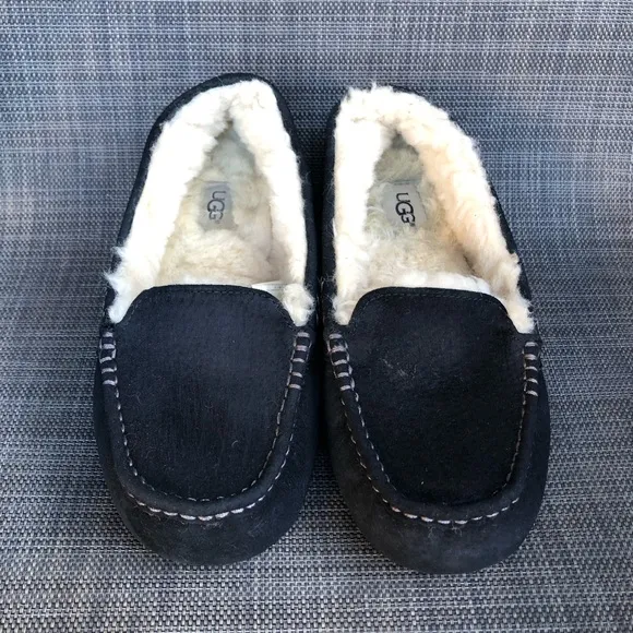 UGG Ansley Black Moccasin Slippers Shoes Women’s size 9