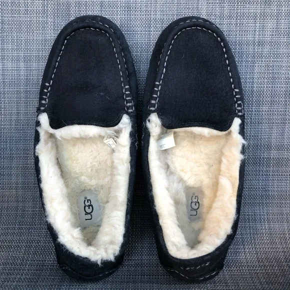 UGG Ansley Black Moccasin Slippers Shoes Women’s size 9