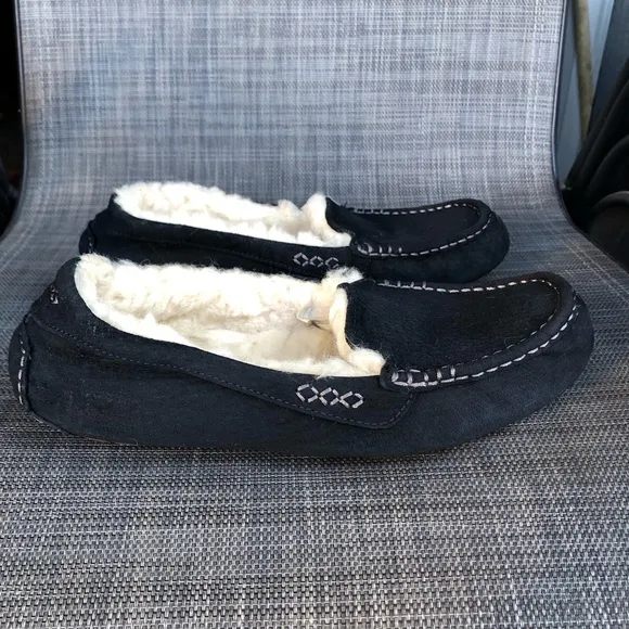 UGG Ansley Black Moccasin Slippers Shoes Women’s size 9