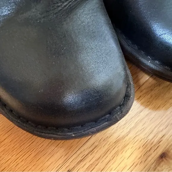 UGG Australia Women’s Rianne Black Leather and Shearling Lace Up Boots, Size 6