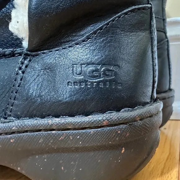 UGG Australia Women’s Rianne Black Leather and Shearling Lace Up Boots, Size 6