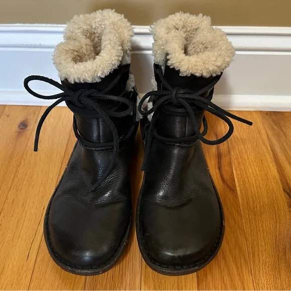 UGG Australia Women’s Rianne Black Leather and Shearling Lace Up Boots, Size 6