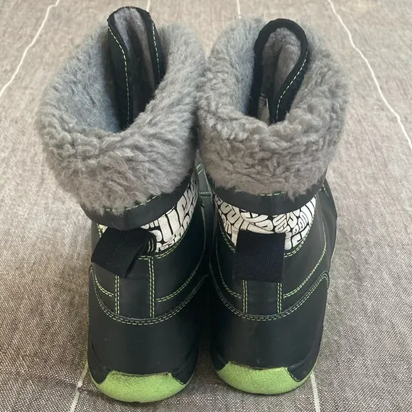 UGG Butte Boys Winter Boots - Big Kid Size 5