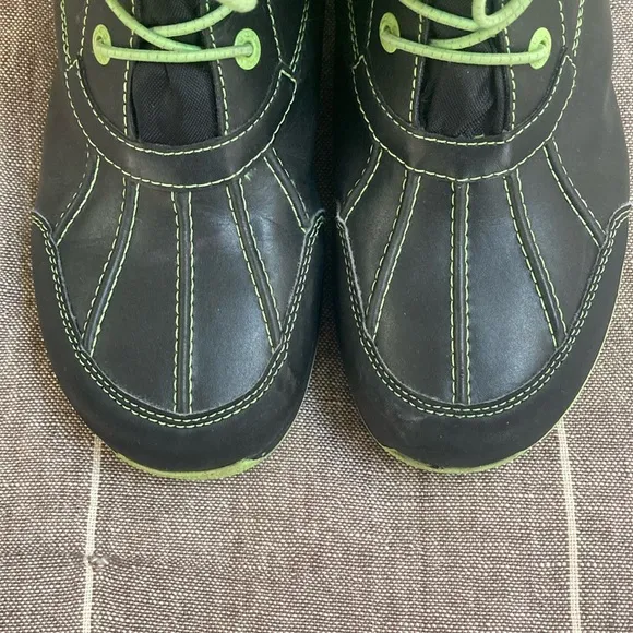 UGG Butte Boys Winter Boots - Big Kid Size 5