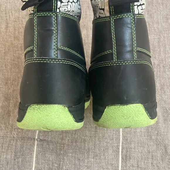 UGG Butte Boys Winter Boots - Big Kid Size 5