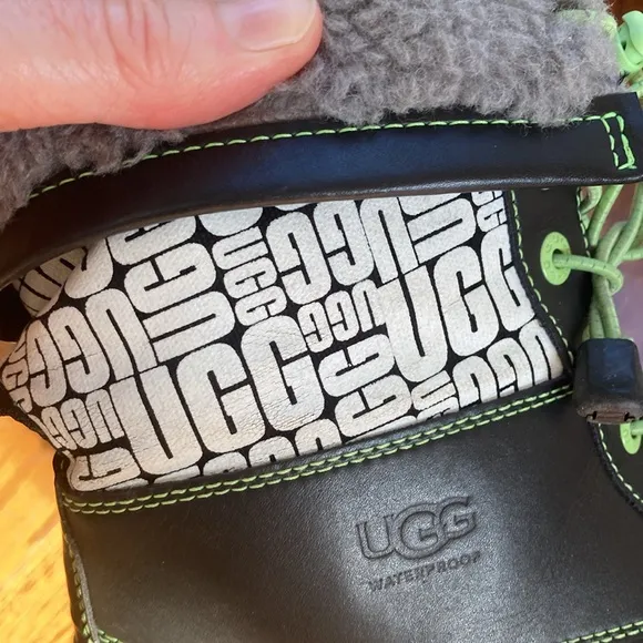 UGG Butte Boys Winter Boots - Big Kid Size 5
