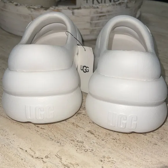 UGG SPORT YEAH CLOG White Sandal Chunky Platform Slip-On Style unisex Sz 2 kids.
