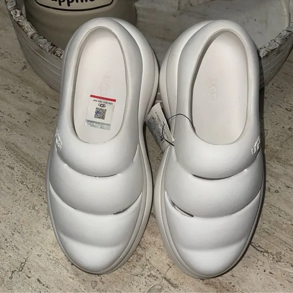 UGG SPORT YEAH CLOG White Sandal Chunky Platform Slip-On Style unisex Sz 2 kids.