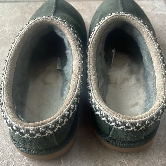Uggs Tasman Green Shoe/slipper with Soft Suede Material and Knitted Collar