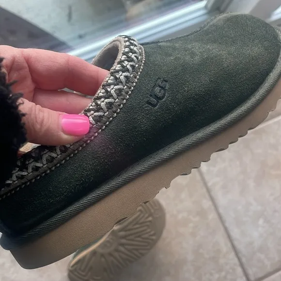 Uggs Tasman Green Shoe/slipper with Soft Suede Material and Knitted Collar